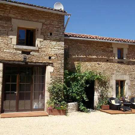 Spacious Courtyard Holiday home Bazoges-en-Pareds