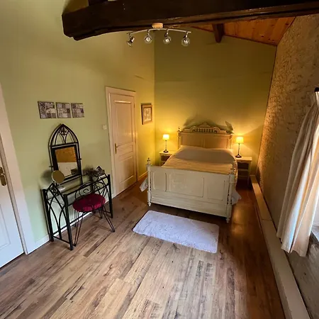 Spacious Courtyard Holiday home *