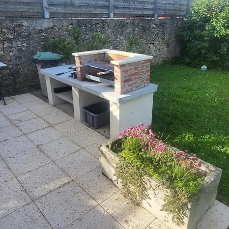 Spacious Courtyard Holiday home