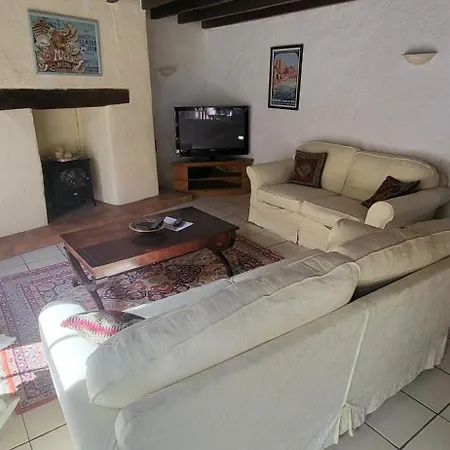 Spacious Courtyard Holiday home *