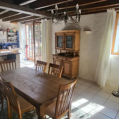 Spacious Courtyard Holiday home *