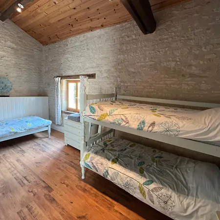 Holiday home Spacious Courtyard *